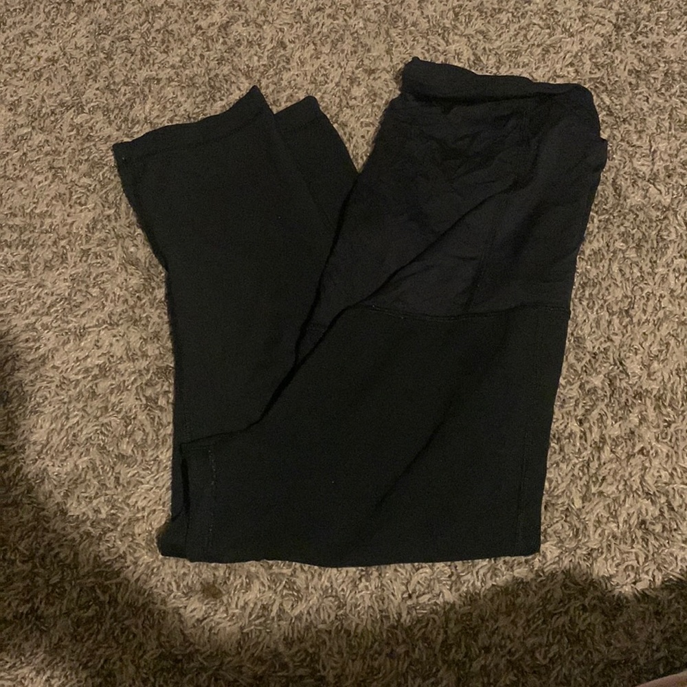Maternity cropped leggings.